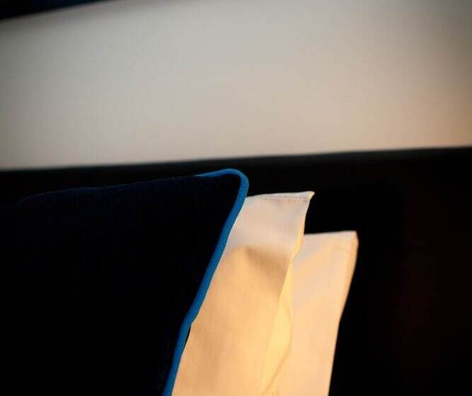 إستوديو ديلوكس, Aurora On George