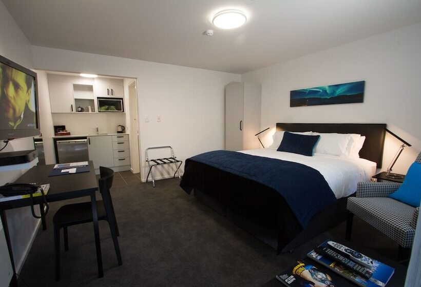 استوديو إدارى, Aurora On George