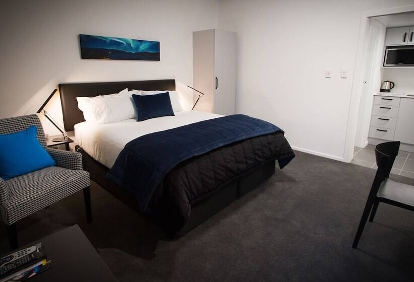 استوديو إدارى, Aurora On George