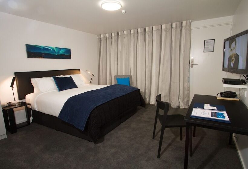 استوديو إدارى, Aurora On George