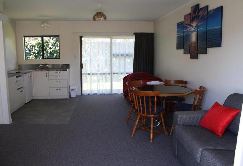 Студия Стандарт, Oxford Court Motel