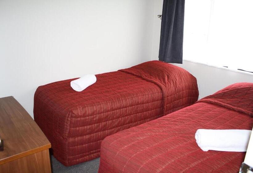 شقة غرفتين, Oxford Court Motel