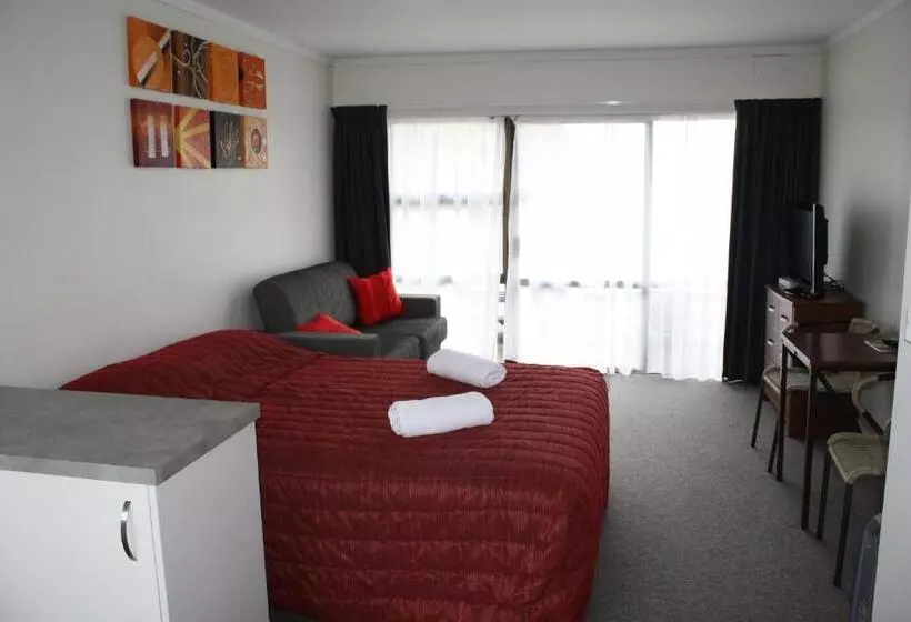 Standard-studio, Oxford Court Motel