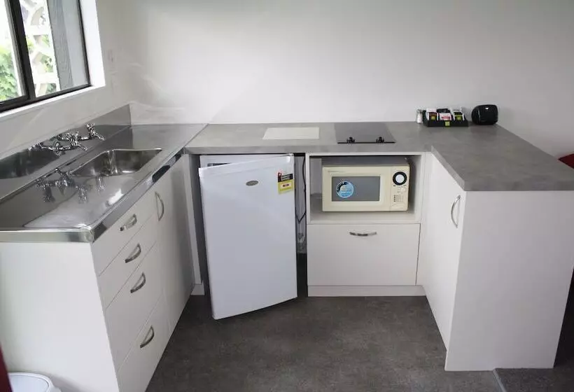 Standard-studio, Oxford Court Motel