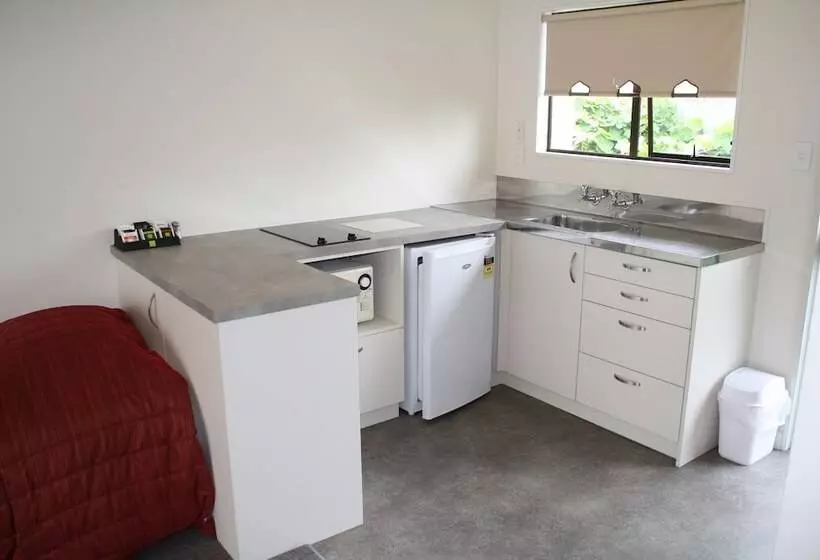Standard-studio, Oxford Court Motel