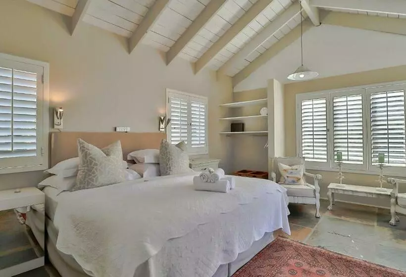 キングサイズベッドのスタンダードルーム, Hermanus Lodge On The Green Solar Power