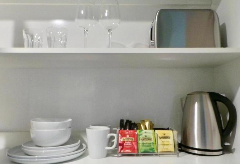 סטודיו דלוקס, The Horatio Motel Mudgee