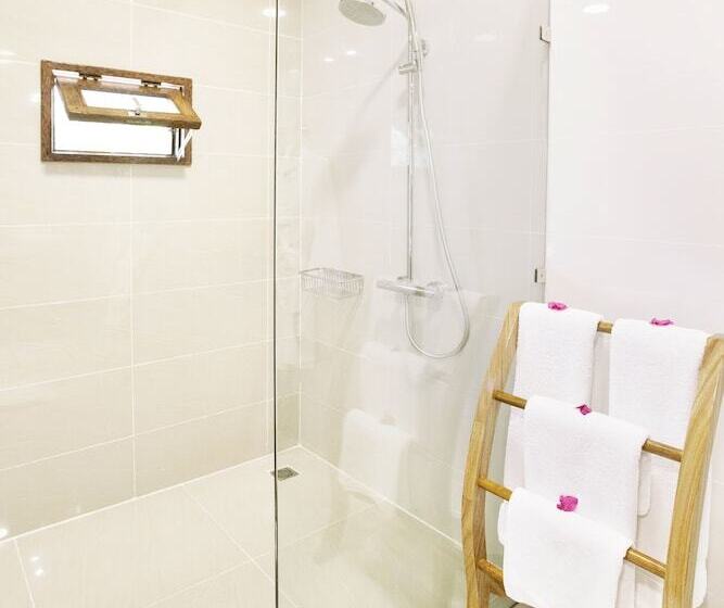 بنجلو ديلوكس, Tulia Zanzibar Unique Beach Resort