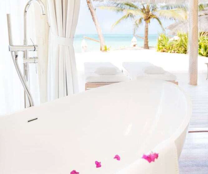 فيلا ديلوكس غرفة نوم واحدة مطلة على البحر, Tulia Zanzibar Unique Beach Resort