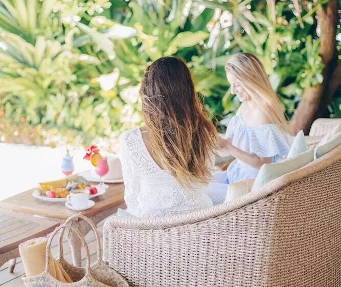 オーシャンビューのデラックス１ベッドルームビラ, Tulia Zanzibar Unique Beach Resort