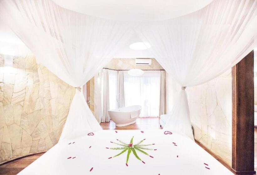 فيلا ديلوكس غرفة نوم واحدة مطلة على البحر, Tulia Zanzibar Unique Beach Resort