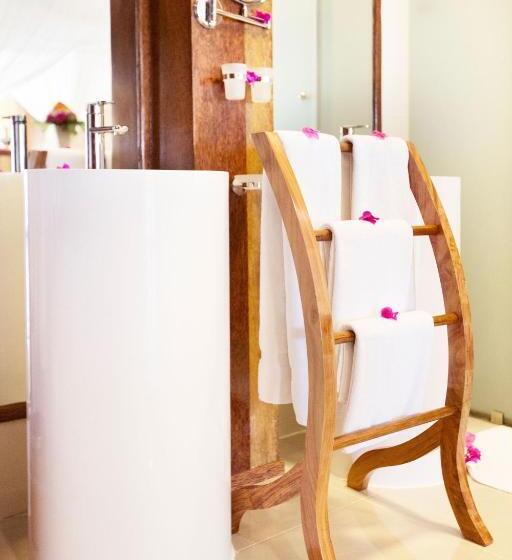 فيلا ديلوكس غرفة نوم واحدة مطلة على البحر, Tulia Zanzibar Unique Beach Resort