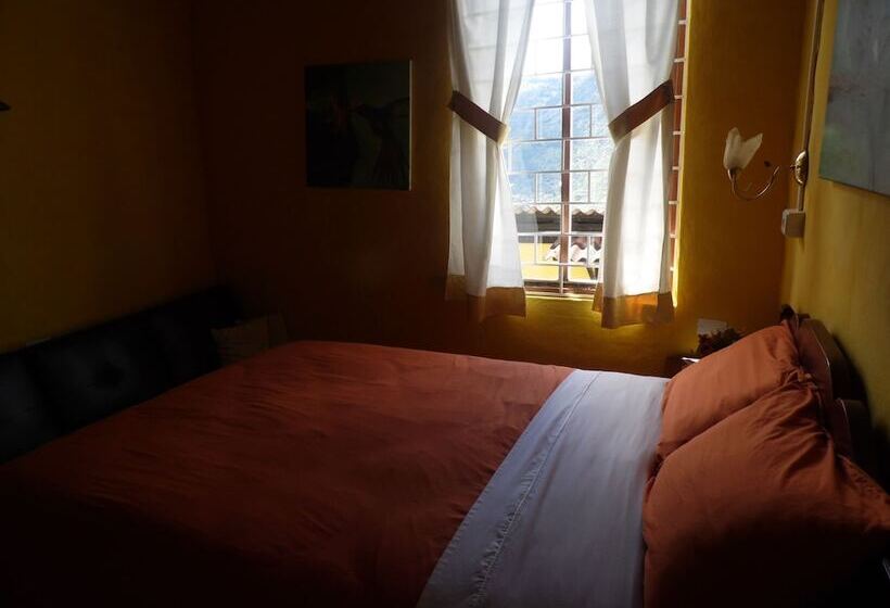 غرفة أساسية, La Casa Amarilla