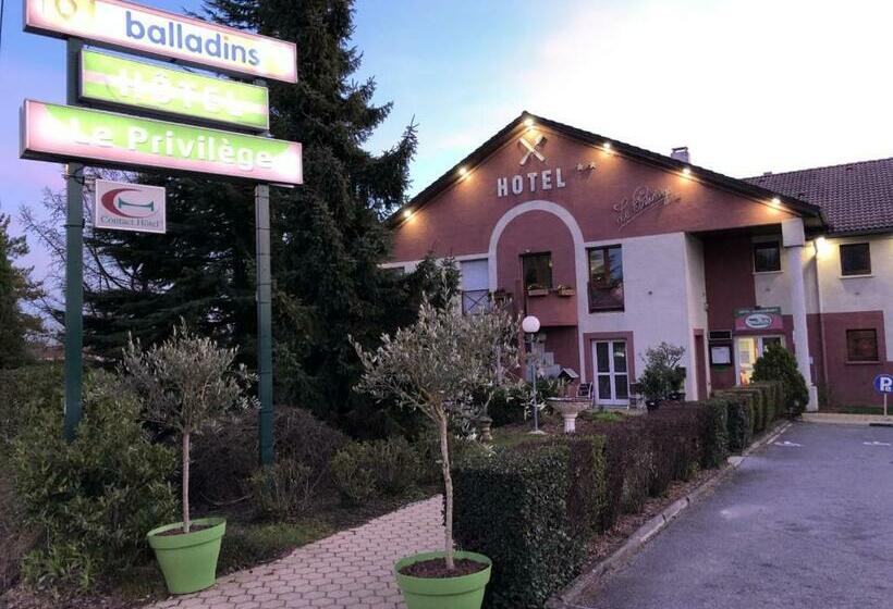 غرفة قياسية ثلاثية, Hôtel Restaurant Le Privilège Authentic By Balladins