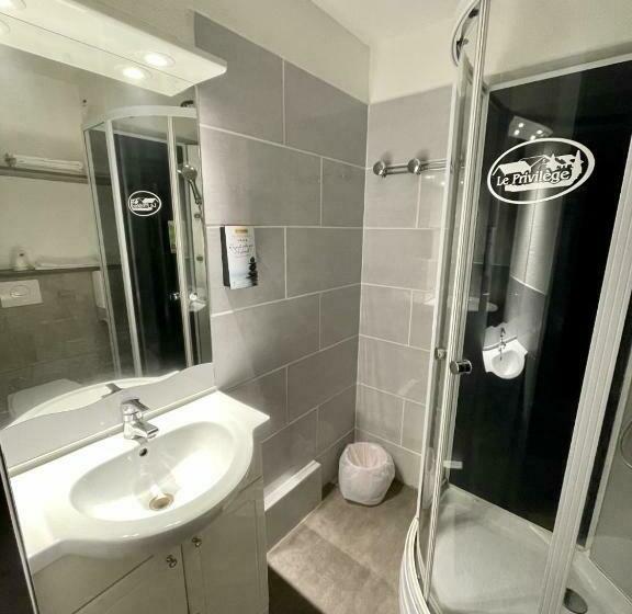 غرفة قياسية ثلاثية, Hôtel Restaurant Le Privilège Authentic By Balladins