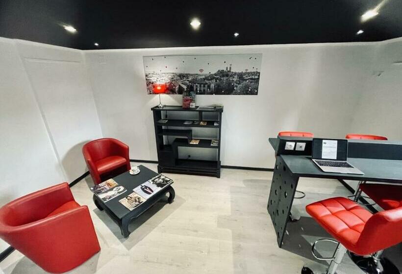 غرفة قياسية ثلاثية, Hôtel Restaurant Le Privilège Authentic By Balladins