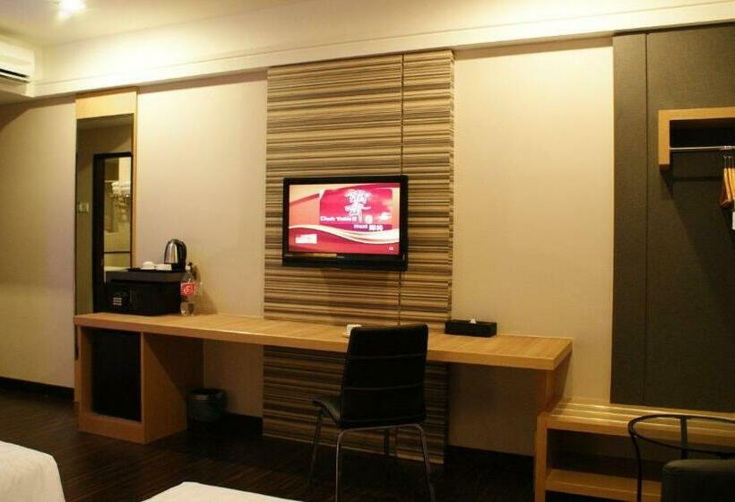 סוויטת ג'וניור, De