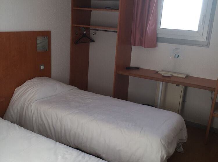 غرفة قياسية ثلاثية, Hôtel Restaurant Le Privilège Authentic By Balladins