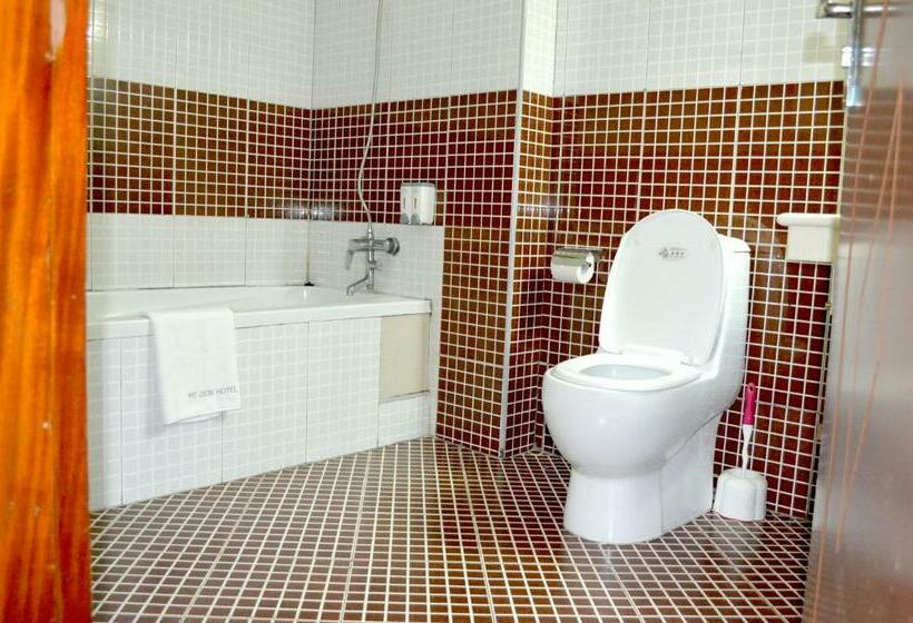 اتاق لوکس, Mt. Zion