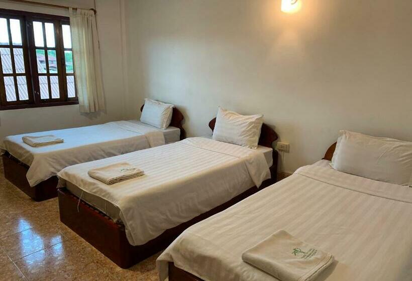 חדר סטנדרט לשלושה, Phaythavone