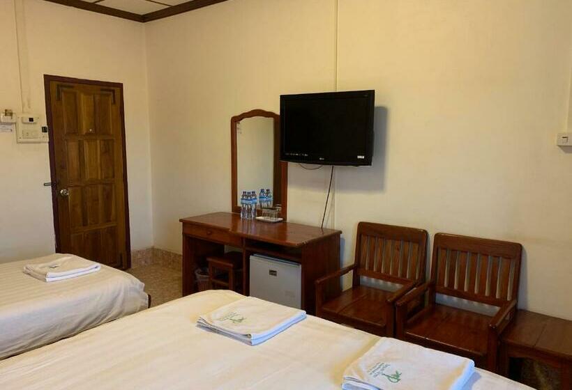 חדר סטנדרט לשלושה, Phaythavone