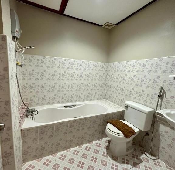 חדר סופריור, Phaythavone