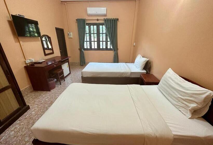 חדר סופריור, Phaythavone