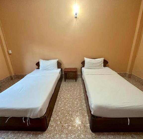 חדר סופריור, Phaythavone