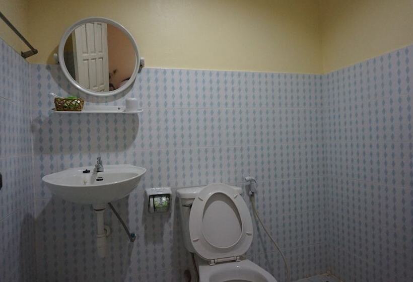 חדר סטנדרט לשלושה, Phaythavone