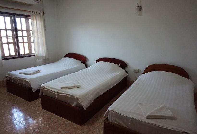 חדר סטנדרט לשלושה, Phaythavone