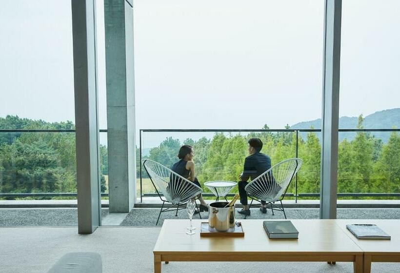 סוויטה נשיאותית, Setouchi Retreat By Onko Chishin