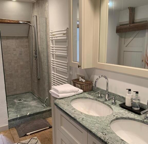 חדר סטנדרט עם מיטת קינג, Hamiora Wellness B&b