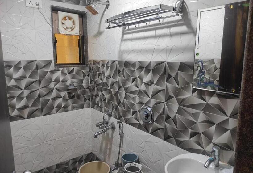 חדר דלוקס, Deepak Executive, Ganpatipule