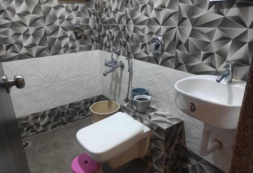 חדר דלוקס, Deepak Executive, Ganpatipule