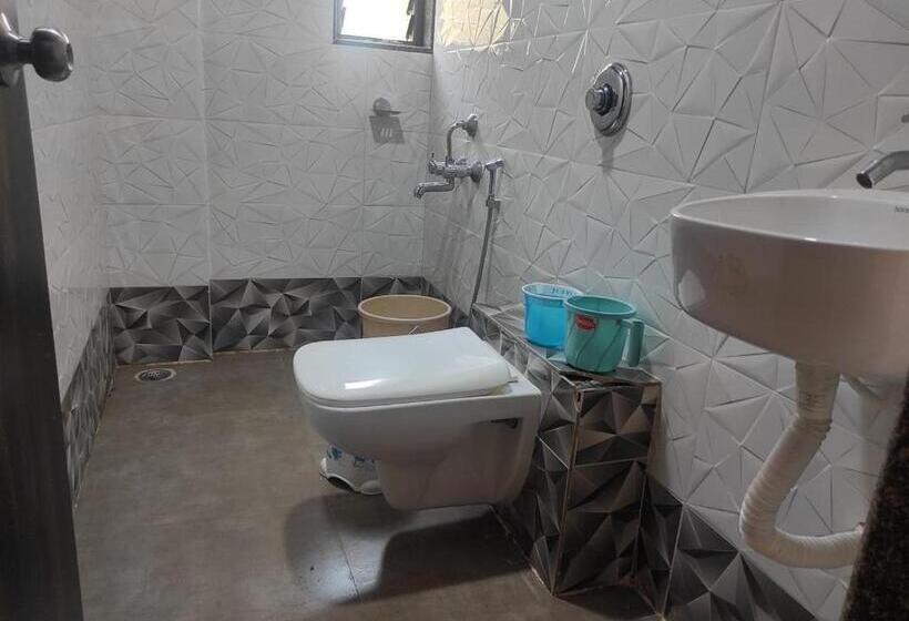 חדר דלוקס, Deepak Executive, Ganpatipule