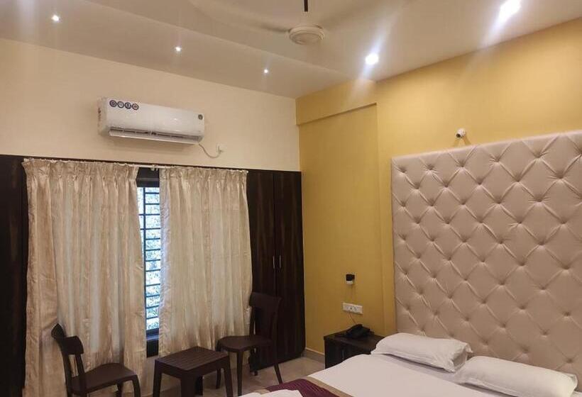 디럭스 룸, Deepak Executive, Ganpatipule