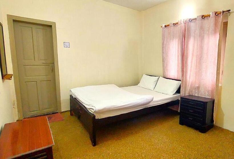 اتاق لوکس, Raahi Hotel City Site Gilgit