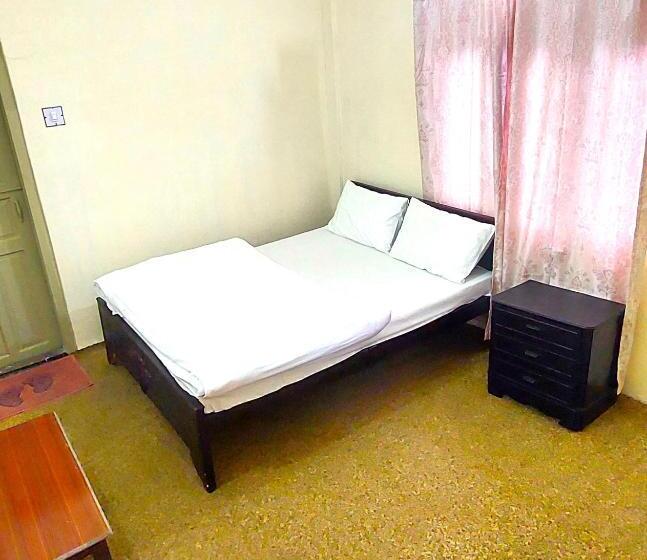 اتاق لوکس, Raahi Hotel City Site Gilgit