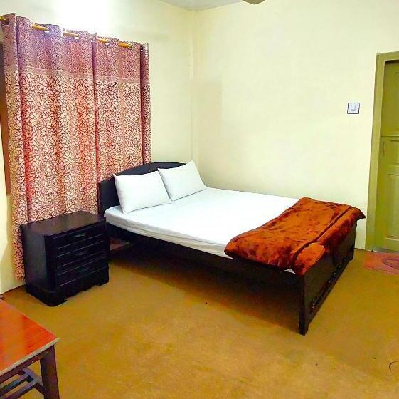 اتاق لوکس, Raahi Hotel City Site Gilgit