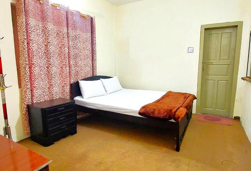 اتاق لوکس, Raahi Hotel City Site Gilgit