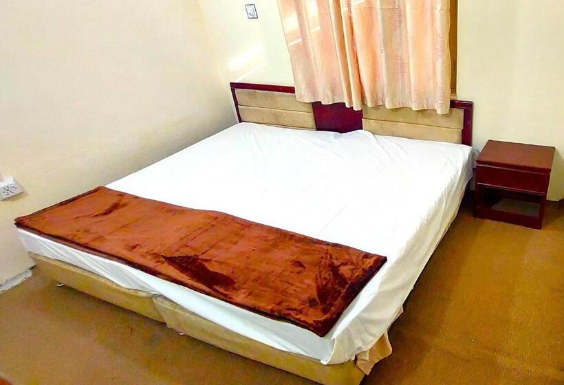 اتاق لوکس با بالکن, Raahi Hotel City Site Gilgit