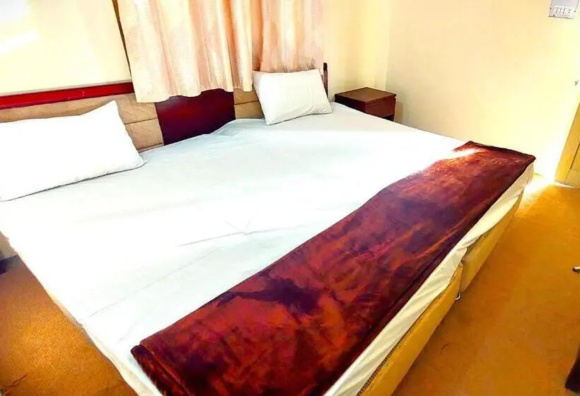 اتاق لوکس با بالکن, Raahi Hotel City Site Gilgit