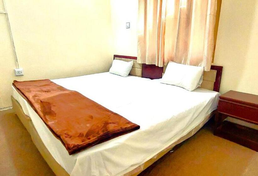 اتاق لوکس با بالکن, Raahi Hotel City Site Gilgit