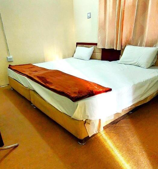 اتاق لوکس با بالکن, Raahi Hotel City Site Gilgit