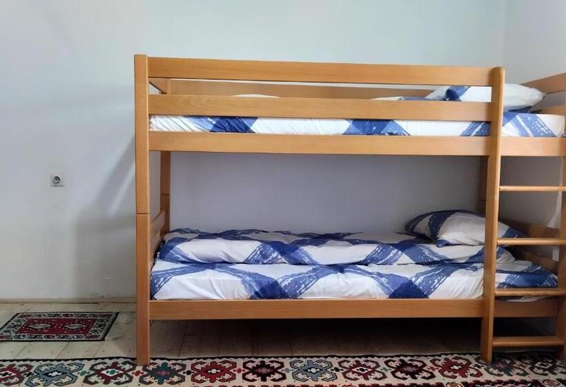 اتاق استاندارد سه نفره, Central Rustic House