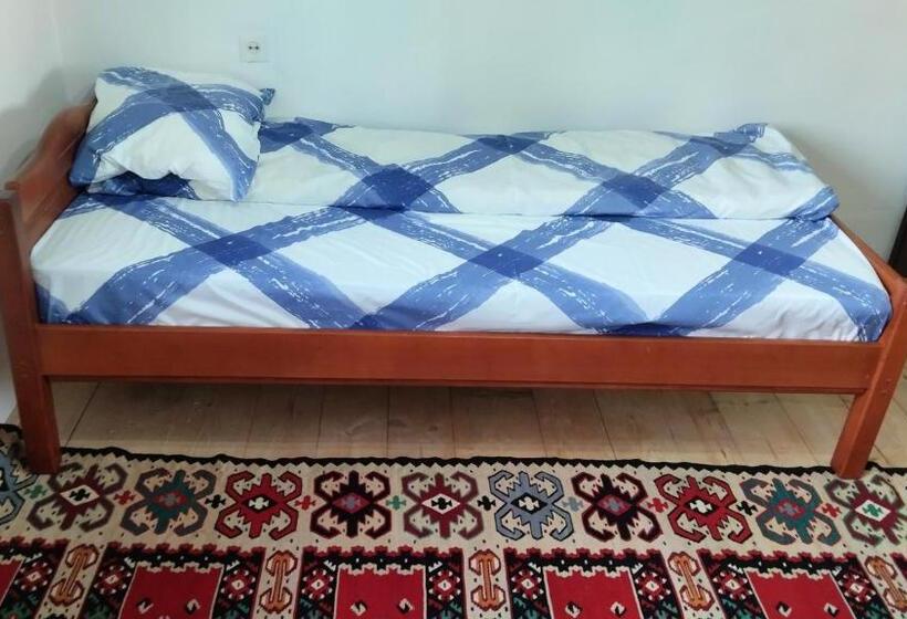 اتاق استاندارد سه نفره, Central Rustic House