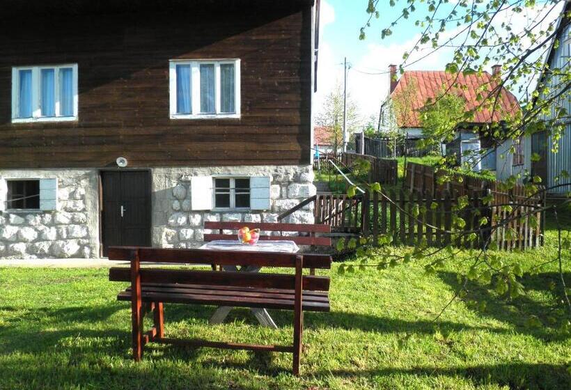 اتاق استاندارد با چشم‌انداز باغ, Central Rustic House