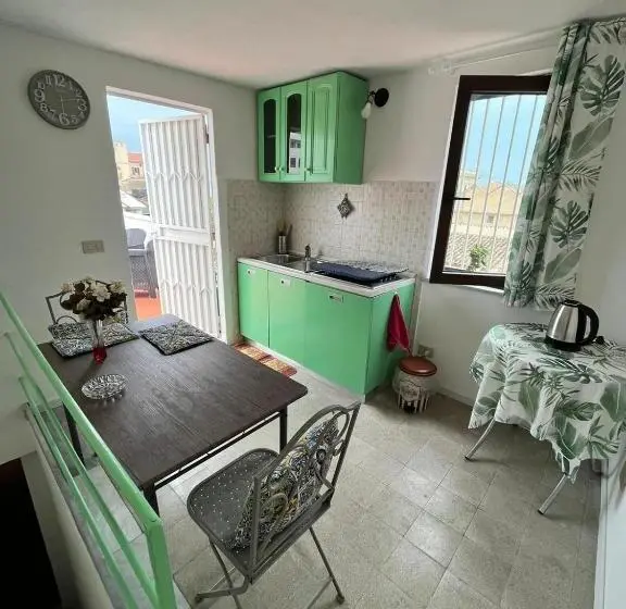 اتاق اکونومی, Mille Lire Peppe S Home