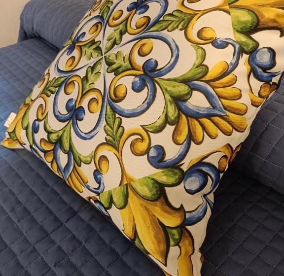 اتاق اکونومی, Mille Lire Peppe S Home