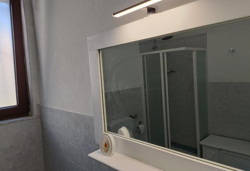 اتاق اکونومی, Mille Lire Peppe S Home